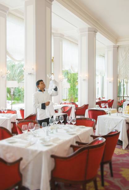O salão do Cipriani fica de frente à piscina do Belmond Copacabana Palace e tem uma decoração inspirada em Veneza, na Itália