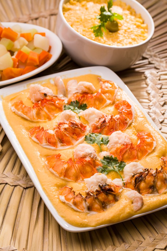 A chef Célia da Cruz, do restaurante Marazul, elaborou a Lagosta de Verão por R$ 54,56 (com desconto de 40%). O prato serve duas pessoas.<strong>Onde:</strong> Rua Manoel Santos Rangel, 77 - Tel. (82) 3296-7228, 9331-4372<strong>Horário de funcionamento: </strong>segunda a domingo, das 8h às 19h A chef Célia da Cruz, do restaurante Marazul, elaborou a Lagosta de Verão por R$ 54,56 (com desconto de 40%). O prato serve duas pessoas.<strong>Onde:</strong> Rua Manoel Santos Rangel, 77 - Tel. (82) 3296-7228, 9331-4372<strong>Horário de funcionamento: </strong>segunda a domingo, das 8h às 19h