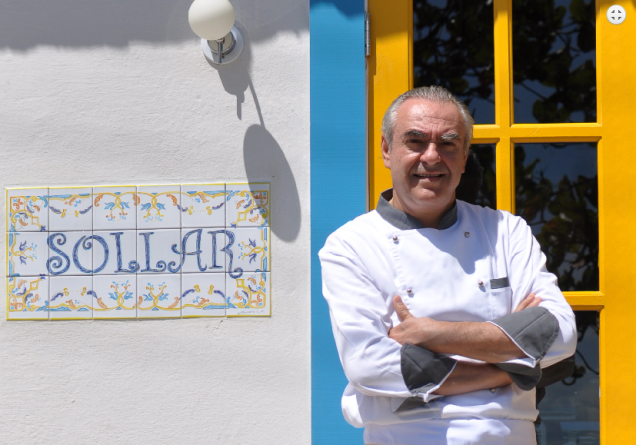 Chef Danilo Braga em frente ao <strong>Sollar</strong>, seu restaurante em Búzios, Rio de Janeiro