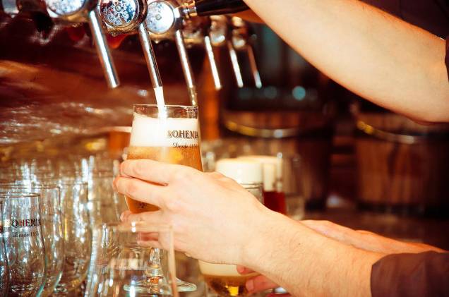 O bar tem música ao vivo nos domingos, a partir das 16 horas O bar tem música ao vivo nos domingos, a partir das 16 horas