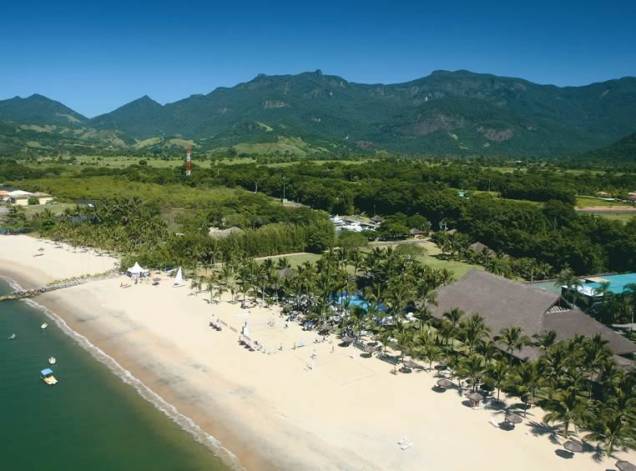O resort fica de frente para a baía da Ilha Grande e cercado por montanhas. O resort fica de frente para a baía da Ilha Grande e cercado por montanhas.