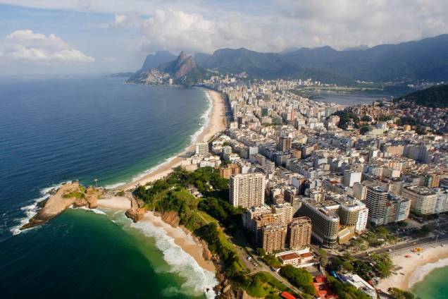 Vista aérea das praias do Diabo, Arpoador, Ipanema e Leblon no Rio de Janeiro (RJ)