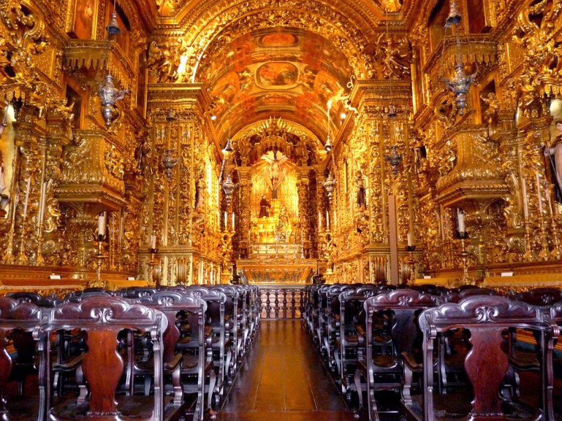 Os detalhes barrocos são inúmeros em São Francisco da Penitência, boa parte entalhada em cedro por Francisco Xavier de Brito (mestre de Aleijadinho) e revestida com folhas de ouro