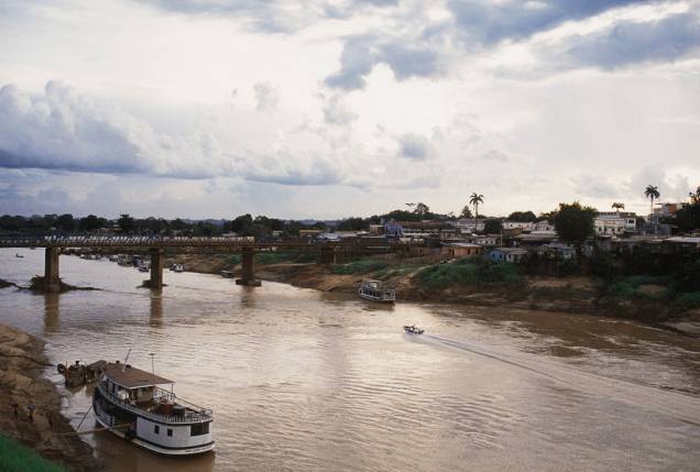 O Rio Acre divide a cidade de Rio Branco