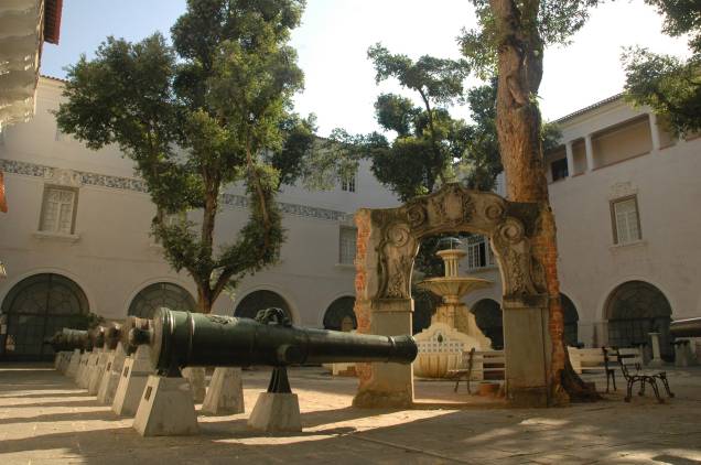 O Museu Histórico Nacional do Rio de Janeiro (RJ) é uma aula de história brasileira. O vasto acervo percorre dos tempos pré-históricos até o de figuras políticas como Ulysses Guimarães.