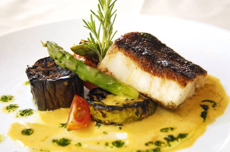 Robalo fresco grelhado em crosta de amêndoas, Due Cuochi Cucina, São Paulo