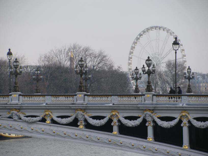 A Place de La Concorde, ou Praça da Concórdia, foi um dos lugares marcantes da Revolução Francesa, palco das execuções do Rei Luís 14 e de Maria Antonieta. Hoje, com sua roda-gigante charmosa, a praça é considerada a mais linda e elegante da capital francesa