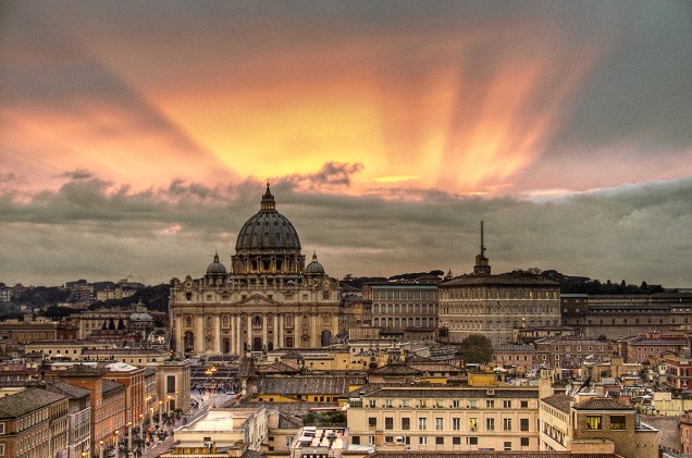 <a href="https://www.airbnb.com.br/rooms/3221147" rel="4. Roma, Itália " target="_blank"><strong>4. Roma, Itália </strong></a>            O terraço tem vista para Roma e fica no topo de uma pousadinha; o quarto recebe até dois hóspedes por vez