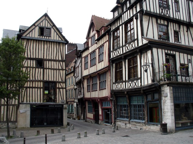 Casas típicas de Rouen, interior da França