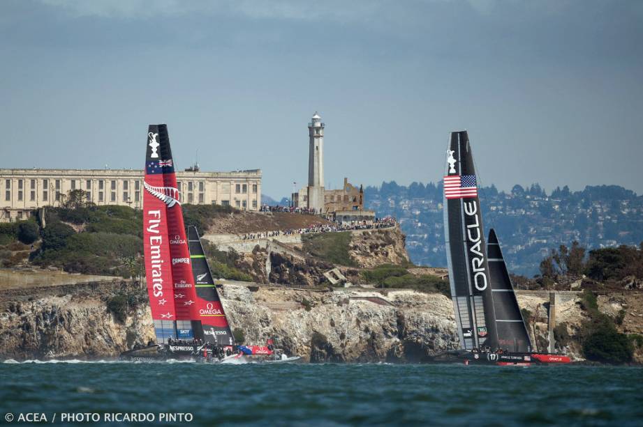 A Americas Cup de 2013 acontece no sistema match race (barco contra barco). O atual campeão, o Oracle Team USA, disputa o título contra o desafiante Emirates Team New Zealand, vencedor da Louis Vuitton Cup, o torneio que define quem tem o direito de ser o finalista