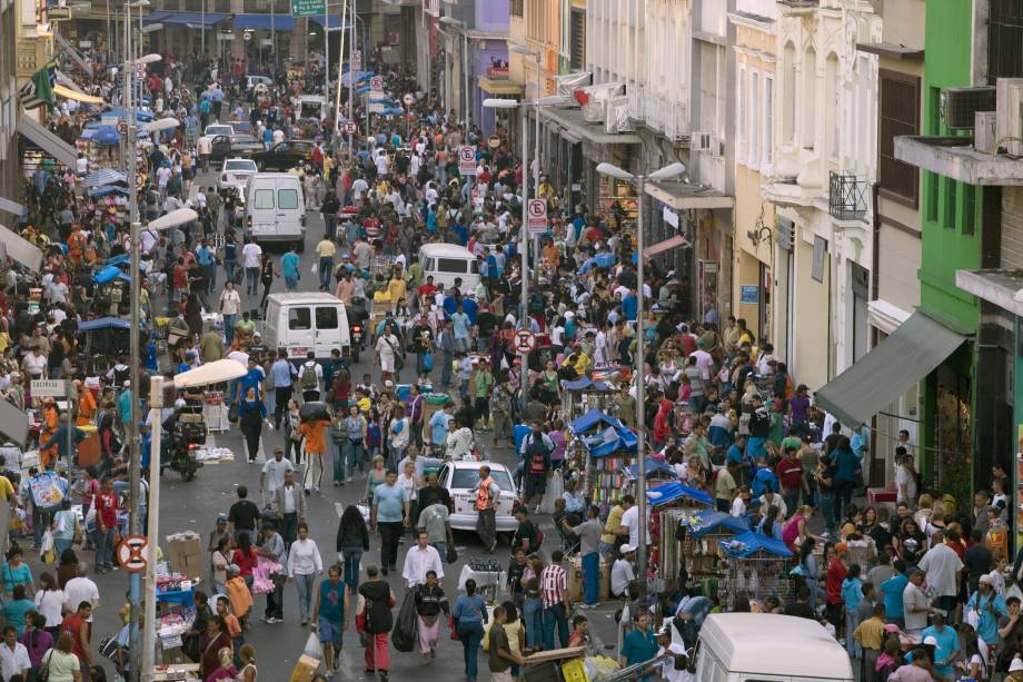 Rua 25 de Março, São Paulo: gente de todo o país faz compras nas quadras da rua