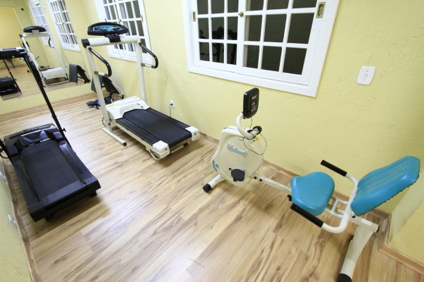 Sala de ginástica da Pousada Le Château, em Gramado, Rio Grande do Sul