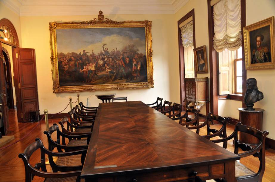 Salão com pintura "A Proclamação da Independência", de Francois Renée Moreaux, no <a href="http://viajeaqui.abril.com.br/estabelecimentos/br-rj-petropolis-atracao-museu-imperial" rel="Museu Imperial" target="_blank">Museu Imperial</a> de <a href="http://viajeaqui.abril.com.br/cidades/br-rj-petropolis" rel="Petrópolis (RJ)" target="_blank">Petrópolis</a>, no Rio de Janeiro