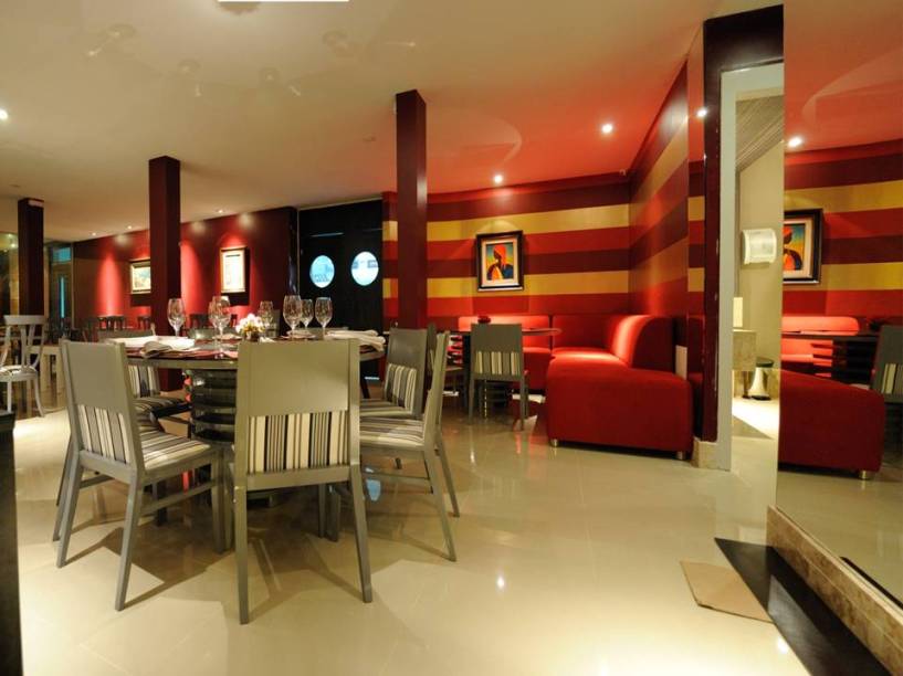 <a href="https://viajeaqui.abril.com.br/estabelecimentos/br-ce-fortaleza-restaurante-sobreiro" rel="Sobreiro"><strong>Sobreiro</strong></a> (em Papicu)<br /> <br /> Especializado em culinária portuguesa, o Sobreiro tem como destaque os pratos com bacalhau. Mas o cardápio também inclui receitas com a lagosta. O chef Raimundo Gomes trabalhou por 12 anos no Antiquarius do Rio de Janeiro, o melhor restaurante português do Brasil. <a href="https://viajeaqui.abril.com.br/estabelecimentos/br-ce-fortaleza-restaurante-sobreiro" rel="Sobreiro"><strong>Sobreiro</strong></a> (em Papicu)<br /> <br /> Especializado em culinária portuguesa, o Sobreiro tem como destaque os pratos com bacalhau. Mas o cardápio também inclui receitas com a lagosta. O chef Raimundo Gomes trabalhou por 12 anos no Antiquarius do Rio de Janeiro, o melhor restaurante português do Brasil.