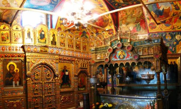 Uma das lendas mais duradouras sobre São Basílio é a de que o czar Ivan, o Terrível, teria cegado seus arquitetos após sua conclusão -- para que eles nunca mais construíssem algo semelhante. A verdade é que Posnik Yakolev, um de seus criadores, projetou também a catedral de Vladimir, mais nova que São Basílio Uma das lendas mais duradouras sobre São Basílio é a de que o czar Ivan, o Terrível, teria cegado seus arquitetos após sua conclusão -- para que eles nunca mais construíssem algo semelhante. A verdade é que Posnik Yakolev, um de seus criadores, projetou também a catedral de Vladimir, mais nova que São Basílio