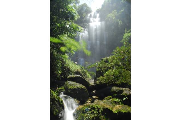 São Gonçalo do Rio das Pedras, Minas Gerais, é procurada por suas cachoeiras e trilhas