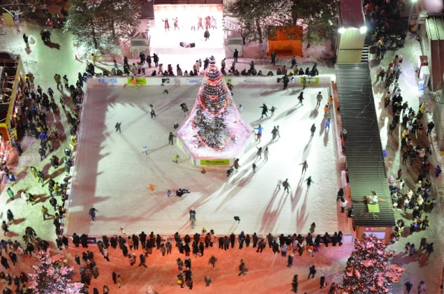 A província de Hokkaido possui uma forte tradição em esportes de inverno, produzindo boa parte dos maiores patinadores japoneses. O herói local, Hiroyasu Shimizu - medalha de ouro nos Jogos de 1998, pentacampeão mundial e ex-recordista da prova dos 500 metros -, nasceu na cidade de Obihiro