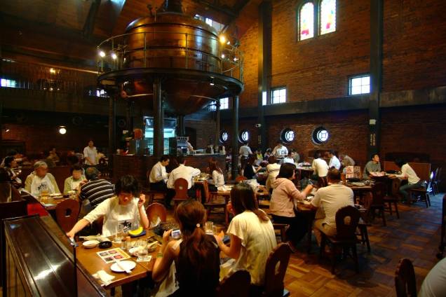 Sapporo é a capital japonesa da cerveja. A cidade sedia várias marcas de prestígio no país e ainda sedia o Festival da Cerveja, no alto verão. A cervejaria Sapporo possui um bem montado museu e um restaurante disputado Sapporo é a capital japonesa da cerveja. A cidade sedia várias marcas de prestígio no país e ainda sedia o Festival da Cerveja, no alto verão. A cervejaria Sapporo possui um bem montado museu e um restaurante disputado