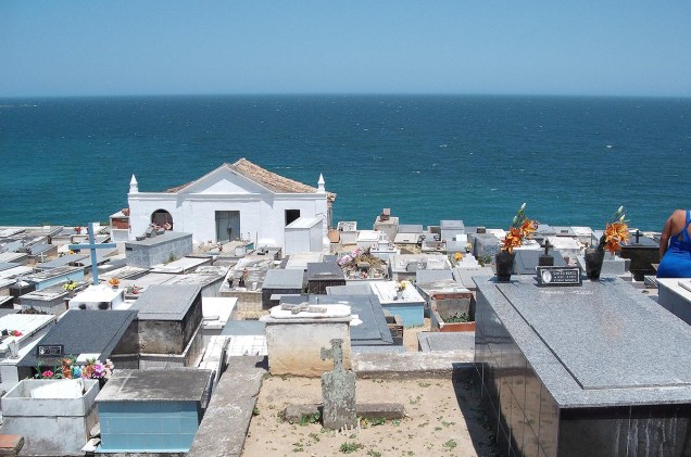 Cemitério da igreja de Nossa Senhora de Nazaré, em Saquarema (RJ)