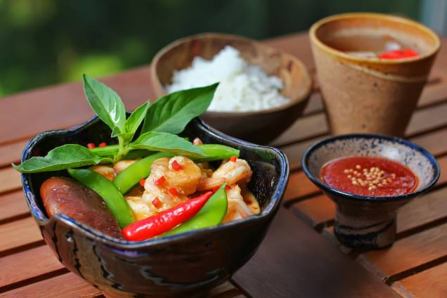 O <a href="https://viajeaqui.abril.com.br/estabelecimentos/br-rj-buzios-restaurante-sawasdee" rel="Sawasdee"><strong>Sawasdee</strong></a>, casa estrelada pelo GUIA QUATRO RODAS, servirá o <strong>Shrimp Kerala</strong>. O prato da cozinha indiana é feito com camarões ao curry keral e manjericão limão, acompanhado de arroz Basmati O <a href="https://viajeaqui.abril.com.br/estabelecimentos/br-rj-buzios-restaurante-sawasdee" rel="Sawasdee"><strong>Sawasdee</strong></a>, casa estrelada pelo GUIA QUATRO RODAS, servirá o <strong>Shrimp Kerala</strong>. O prato da cozinha indiana é feito com camarões ao curry keral e manjericão limão, acompanhado de arroz Basmati