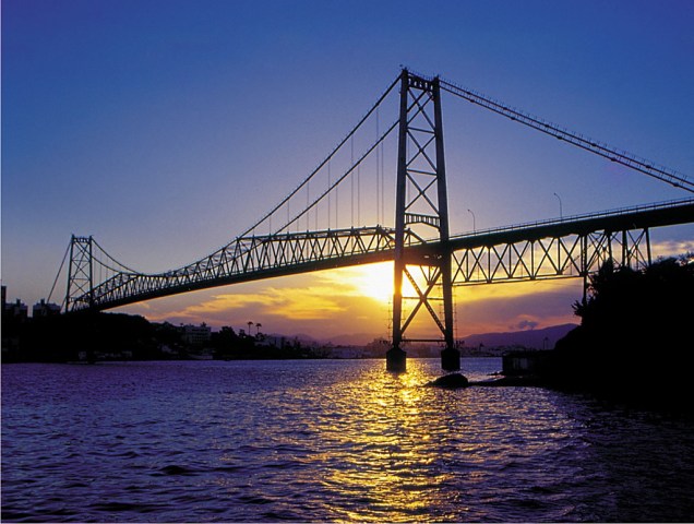 Ponte Hercílio Luz, cartão-postal de Florianópolis (SC). O estado de Santa Catarina é um dos finalistas no <strong>Prêmio VT 2012/2013</strong>