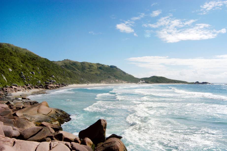 O isolamento da Praia da Galheta a transformou no lugar favorito dos naturistas - mas não é preciso tirar a roupa para frequentar um dos pedaços mais preservados de Florianópolis (SC)