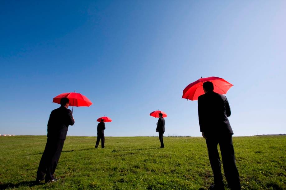 <strong>E se não nevar?</strong> Hmmmm... boa pergunta. Nada garante que a neve será suficiente para uma boa temporada de esqui. A última Olimpíada de Inverno, em Vancouver 2010, sofreu com nevascas escassas e teve que apelar para máquinas de flocos artificiais, entre outras medidas. Para tentar garantir uma boa cobertura de neve, considere uma viagem entre o fim de julho e o mês de agosto. Nos outros períodos os riscos são maiores e, de vez em quando, se as condições não estiverem boas cabe uma negociação com sua agência para trocar a data da passagem, cancelar passeios ou receber o dinheiro de volta. Nada garantido, porém <strong>E se não nevar?</strong> Hmmmm... boa pergunta. Nada garante que a neve será suficiente para uma boa temporada de esqui. A última Olimpíada de Inverno, em Vancouver 2010, sofreu com nevascas escassas e teve que apelar para máquinas de flocos artificiais, entre outras medidas. Para tentar garantir uma boa cobertura de neve, considere uma viagem entre o fim de julho e o mês de agosto. Nos outros períodos os riscos são maiores e, de vez em quando, se as condições não estiverem boas cabe uma negociação com sua agência para trocar a data da passagem, cancelar passeios ou receber o dinheiro de volta. Nada garantido, porém