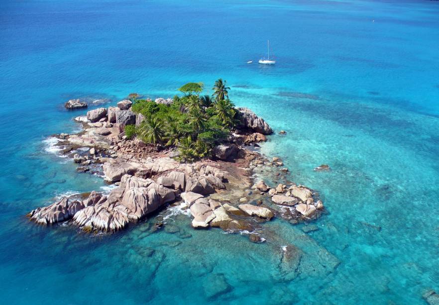 Ilhota em Seychelles, no Oceano Índico