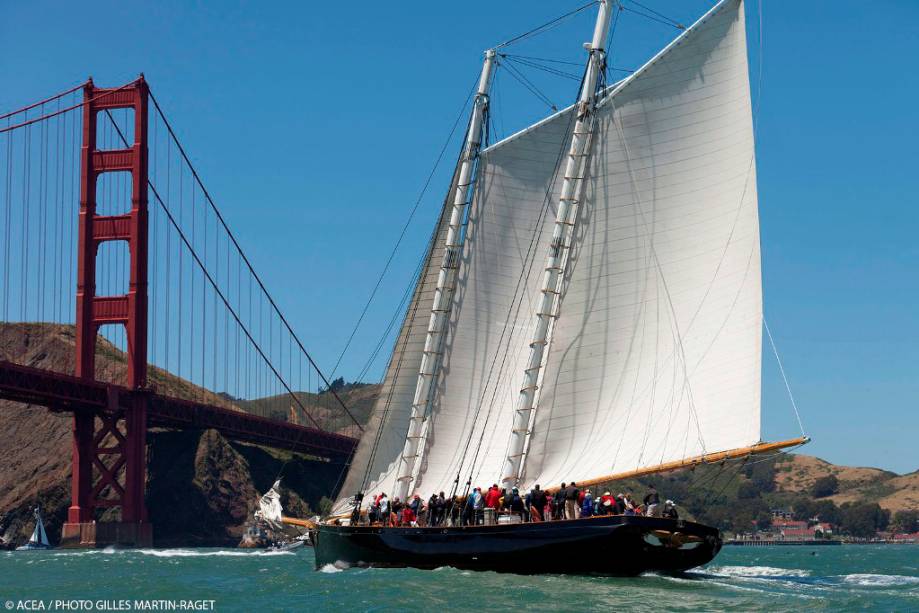 Antes e durante as competições da Americas Cup ocorrem muitas regatas e eventos náuticos paralelos, incluindo barcos clássicos