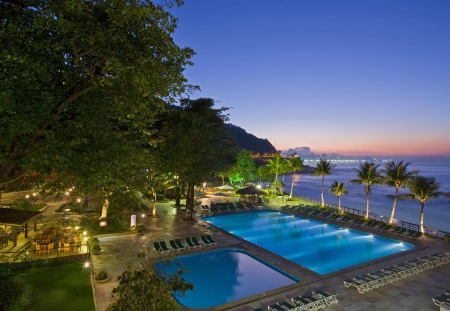 Vista aérea da piscina do Sheraton Rio Hotel & Resort, no Rio de Janeiro