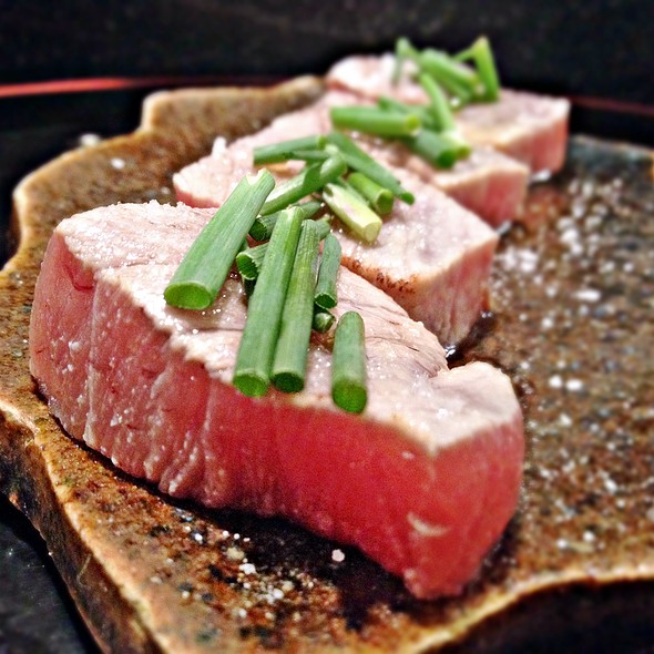 O Shin Zushi traz pratos diversos da culinária japonesa, mas seu forte são os sushis e sashimis