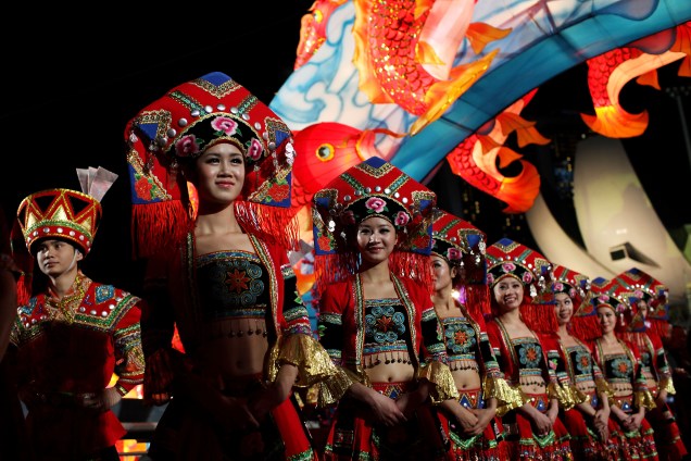 Apresentações de dança durante o River Hongbao Festival, em Cingapura, para comemorar o Ano-Novo Chinês