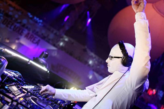 DJ Mr.White, residente do Sensation internacional DJ Mr.White, residente do Sensation internacional