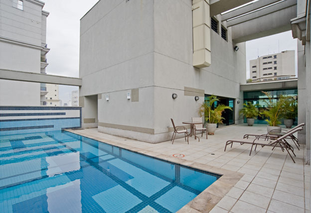 Área da piscina do <strong>Slaviero Executive Jardins</strong>, em <a href="https://viajeaqui.abril.com.br/cidades/br-sp-sao-paulo" rel="São Paulo" target="_blank">São Paulo</a>