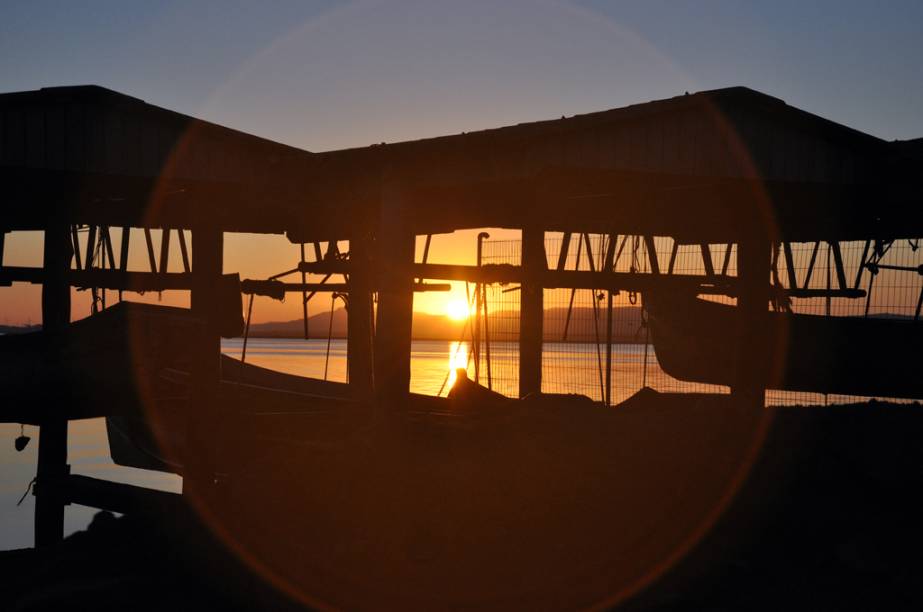 Pôr do sol no Rio Tramandaí, <a href="https://viajeaqui.abril.com.br/cidades/br-rs-imbe" rel="Imbé" target="_self">Imbé</a>, <a href="https://viajeaqui.abril.com.br/estados/br-rio-grande-do-sul" rel="Rio Grande do Sul" target="_self">Rio Grande do Sul</a> Pôr do sol no Rio Tramandaí, <a href="https://viajeaqui.abril.com.br/cidades/br-rs-imbe" rel="Imbé" target="_self">Imbé</a>, <a href="https://viajeaqui.abril.com.br/estados/br-rio-grande-do-sul" rel="Rio Grande do Sul" target="_self">Rio Grande do Sul</a>