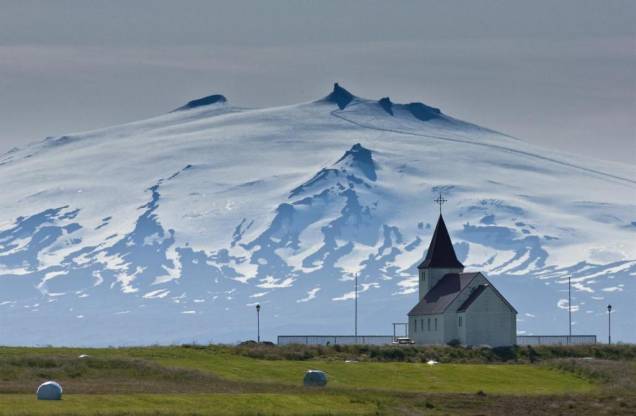 Península Ssnaefellsnes e a igreja Stadarstadur