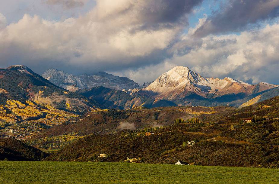 Vista geral das montanhas de Aspen, no Colorado, "ávidas" por esquis