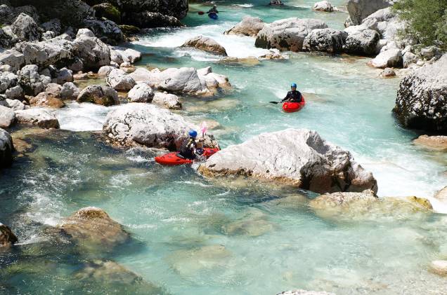 Ideal para o rafting, o rio Soca, na Eslovênia, é o mais cristalino da Europa e percorre 138 quilômetros por entre os Alpes até desaguar no mar Adriático<a href="http://viajeaqui.abril.com.br/materias/100-lugares-mais-lindos-do-mundo#56" rel="+ Os 100 lugares mais lindos do mundo" target="_blank"><strong>+ Os 100 lugares mais lindos do mundo</strong></a>