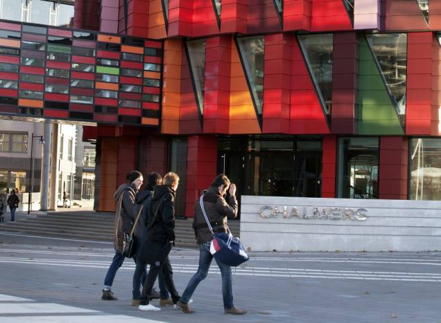 O edifício Kuggen, na Universidade Chalmers, em Gotemburgo, é um exemplo bem acabado de construção verde, com tecnologias inovadoras para demandas em ventilação, iluminação, calefação e refrigeração. Ele abriga escritórios do centro sobre empreendedorismo e inovação