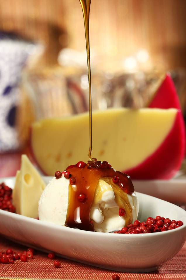 <a href="https://viajeaqui.abril.com.br/estabelecimentos/br-sp-sao-paulo-restaurante-damp" rel="Damp"><strong>Damp</strong></a><br /> <br /> A tradicional sorveteria no bairro do Ipiranga, em <a href="https://viajeaqui.abril.com.br/cidades/br-sp-sao-paulo" rel="São Paulo">São Paulo</a>, serve mais de 100 sabores. Além dos convencionais, há alguns exóticos, como queijo cuia, <strong>melaço de cana e pimenta rosa</strong> (foto), água de rosas (oriundo da culinária do Líbano, o sorvete é produzido com água destilada de pétalas de rosas), manjericão, creme com pimenta dedo de moça e capim santo. A loja tem filial na Vila Leopoldina (<em>Rua Bela Nápoles, 29, Vila Leopoldina, São Paulo)</em> <a href="https://viajeaqui.abril.com.br/estabelecimentos/br-sp-sao-paulo-restaurante-damp" rel="Damp"><strong>Damp</strong></a><br /> <br /> A tradicional sorveteria no bairro do Ipiranga, em <a href="https://viajeaqui.abril.com.br/cidades/br-sp-sao-paulo" rel="São Paulo">São Paulo</a>, serve mais de 100 sabores. Além dos convencionais, há alguns exóticos, como queijo cuia, <strong>melaço de cana e pimenta rosa</strong> (foto), água de rosas (oriundo da culinária do Líbano, o sorvete é produzido com água destilada de pétalas de rosas), manjericão, creme com pimenta dedo de moça e capim santo. A loja tem filial na Vila Leopoldina (<em>Rua Bela Nápoles, 29, Vila Leopoldina, São Paulo)</em>