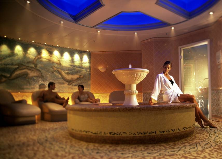 O spa do navio tem uma equipe de massagistas da Ilha de Bali e decoração oriental