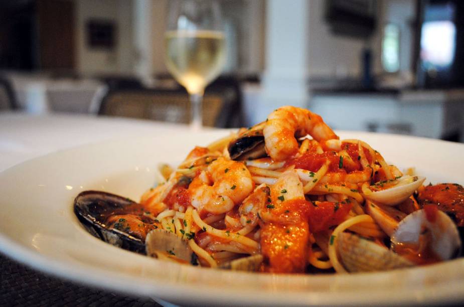 Prato Spaghetti ai Frutti di Mare: espagete com vongole, polvo, camarões e lulas ao pomodoro