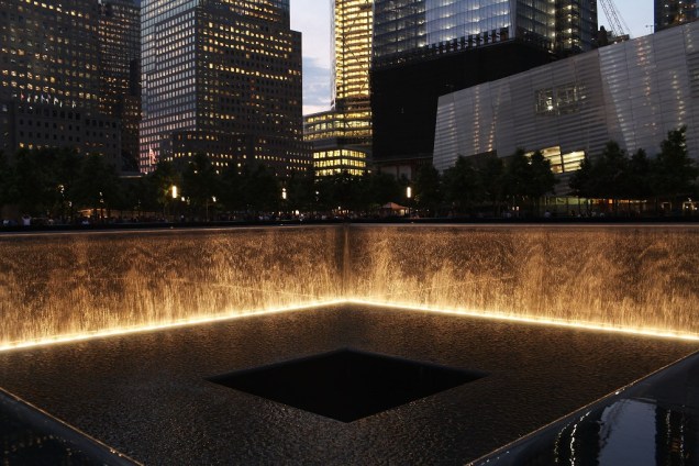 As duas fontes do memorial 9/11 localizam-se nos exatos quadrantes das torres gêmeas