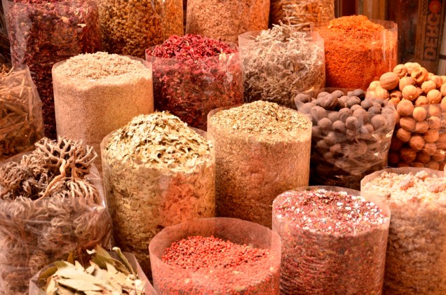 Incensos, pimentas, aromatizantes: o mercado de especiarias de Deira é um teste para os sentidos