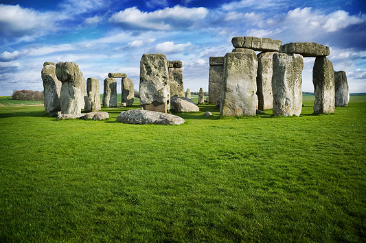 Cinco mil anos após a sua construção, os motivos que levaram os povos antigos a construir Stonehenge ainda são incertos