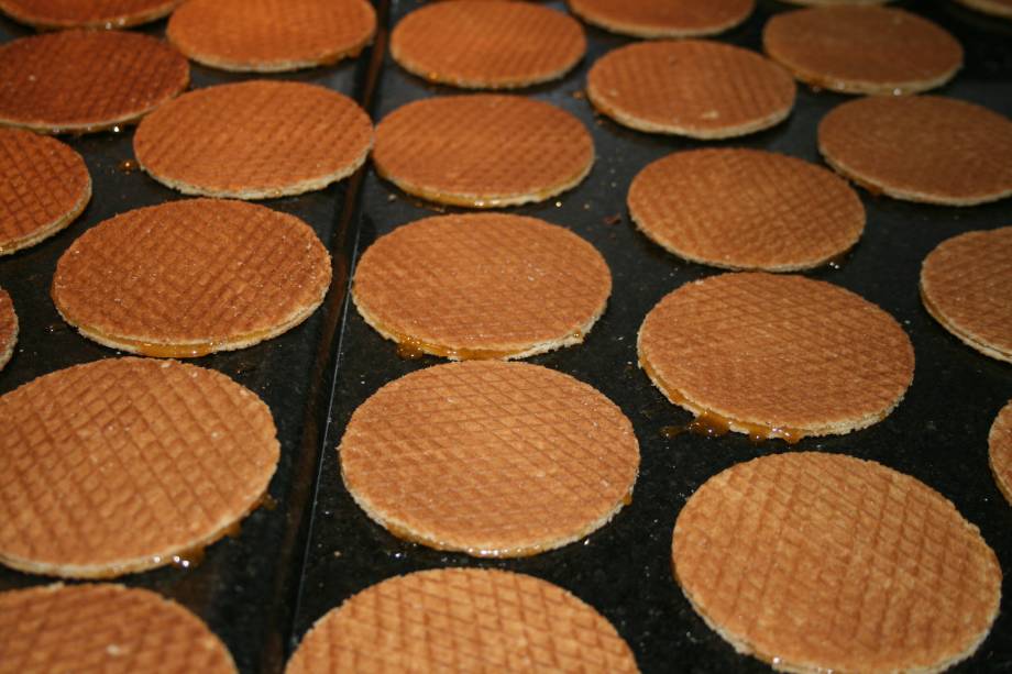 O stroopwafel (waffles com caramelo) é um clássico da culinária holandesa, servido nos quiosques da Expoflora, em Holambra O stroopwafel (waffles com caramelo) é um clássico da culinária holandesa, servido nos quiosques da Expoflora, em Holambra