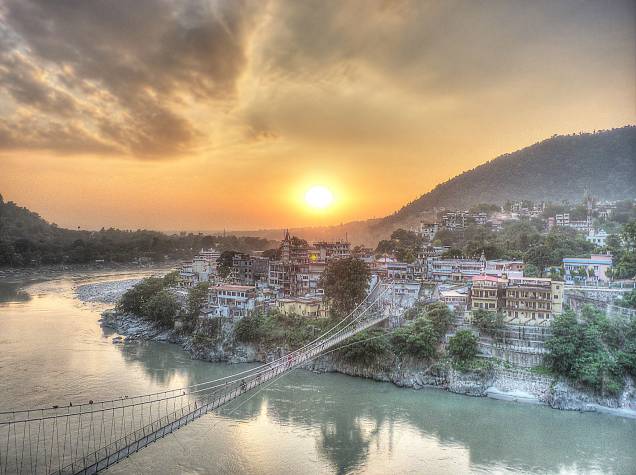 <strong>8. Rishikesh</strong> Essa cidadezinha aos pés do Himalaia ganhou fama mundial após ter sido visitada pelos Beatles em 1968. Foi ali que eles conheceram o guru da meditação transcedental Maharishi Mahesh Yogi e plantaram a semente do movimento hippie no ocidente. Até hoje, Rishikesh é um importante centro de peregrinação de ocidentais que buscam a evolução espiritual. <strong><a href="https://viajeaqui.abril.com.br/materias/india-espiritual-os-ashrams-e-os-gurus-do-pais" rel="SAIBA MAIS">SAIBA MAIS</a></strong> <strong>8. Rishikesh</strong> Essa cidadezinha aos pés do Himalaia ganhou fama mundial após ter sido visitada pelos Beatles em 1968. Foi ali que eles conheceram o guru da meditação transcedental Maharishi Mahesh Yogi e plantaram a semente do movimento hippie no ocidente. Até hoje, Rishikesh é um importante centro de peregrinação de ocidentais que buscam a evolução espiritual. <strong><a href="https://viajeaqui.abril.com.br/materias/india-espiritual-os-ashrams-e-os-gurus-do-pais" rel="SAIBA MAIS">SAIBA MAIS</a></strong>