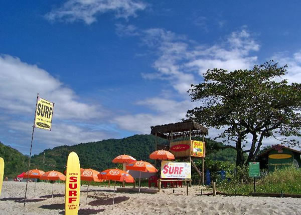 Escola Zecão de Surf, em Itamambuca, Ubatuba (SP)