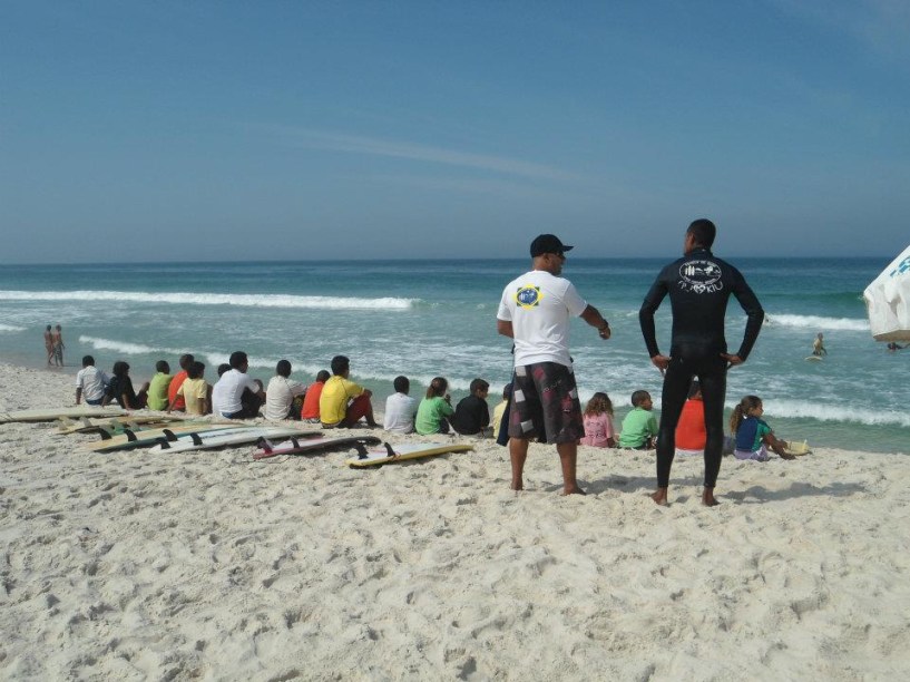 Escola de Surf de Saquarema, em Saquarema (RJ) - a cidade é conhecida principalmente pelas boas ondas para o surfe