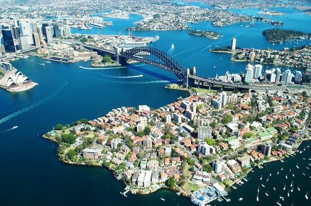 <strong>Sydney Harbour Bridge, Austrália</strong>A manutenção da <a href="http://viajeaqui.abril.com.br/cidades/australia-sydney" rel="Sydney ">Sydney </a>Harbour Bridge exige 30 mil litros de tinta a cada demão. Antes de virar o Crocodilo Dundee, o ator Paul Hogan trabalhou na ponte